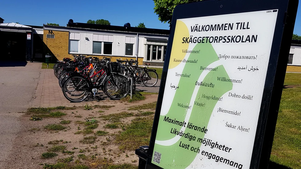 Man löser inte problemet med låga skolresultat bara genom att stänga högstadiet, menar skribenterna.