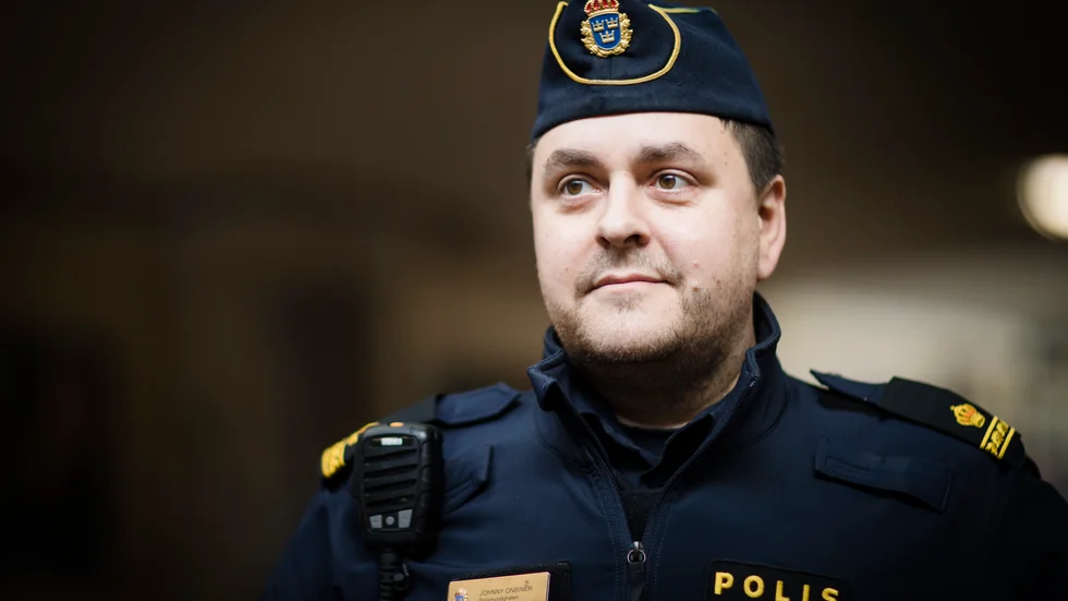- Vi finns och vi vill hjälpa, säger kommunpolis Johnny Onbiner, som uppmanar den som misstänker att någon utsätts för våld kontaktar polisen. 