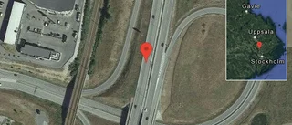 Lastbil står still på E4 - helt stopp i ett körfält