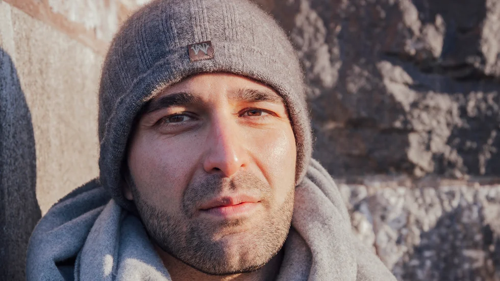 Arash Sanaris bok "Sverigevänner: historien om hur pappa och jag försökte bli svenskast på Tjörn" ska bli film. Arkivbild.