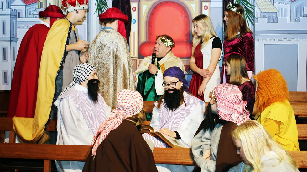 Kung Herodes får veta att Jesusbarnet fötts.