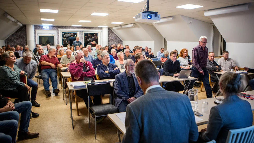 När Gotlandsavdelning av Hela Sverige ska leva bjöd in till möte i Lövsta för att diskutera enskilda vägar kom omkring 100 personer.