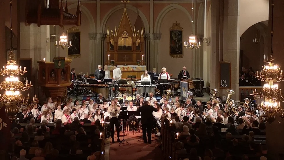 S:t Petri kyrka var fullsatt under lördagskvällen. "En fantastisk fin konsert", säger Thomas Åstrand, dirigent i Västerviks manskör och verksamhetschef för kommunala musikskolan i Hultsfred.