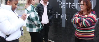 Därför står en jättekub på skolgården