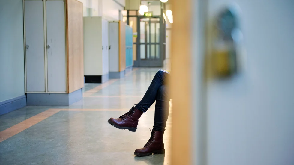 Flickan har dömts för att ha gått in på skolor och stannat kvar, utan att ha rätt till det.