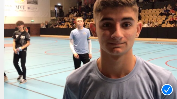 Granit Hana, född 2003 och studerandes på fotbollsgymnasium i Jönköping och på J Södras akademi, kom hem till Motala och gjorde fyra mål mot kändislaget på Fotbollsnatta.
