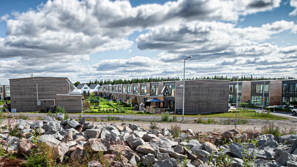 Kommunen har frångått planeringen där Fullerö och Storvreta ska få en sammanhållen tätortsutveckling, skriver Mats Börjesson och  Sten Åke Bylund