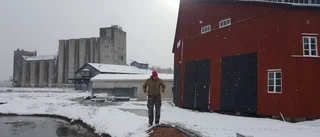 Då kan översvämningarna i byn få en lösning