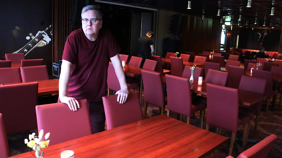 Luften har gått ur hotellbranschen. Nu tvingas hotell Hulingen permittera alla 14 anställda. På halvtid. För hotellet ska vara öppet som vanligt.