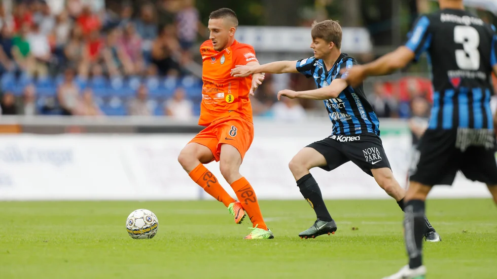 Haris Cirak har spelat allsvensk fotboll för AFC Eskilstuna. Här i ett möte med Sirius 2017.