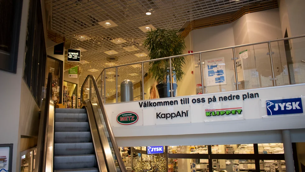Snart lämnar två av butikerna på Galleria Kvarnens nedre plan sina lokaler. Vad som är på gång där framöver är näringslivschefen hemlighetsfull kring.