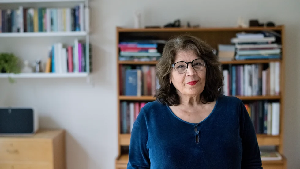 Jila Mossaed är poet och sitter i Svenska Akademien. Hon föddes i Iran 1948 men bor sedan länge i Sverige. Hon debuterade på svenska med diktsamlingen "Månen och den eviga kon" (1997).