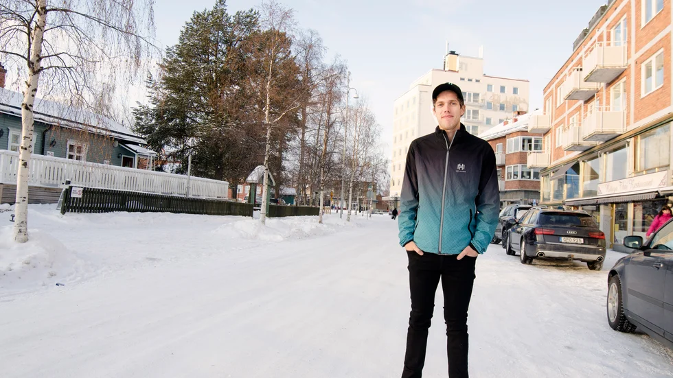 Marcus Hellner har stannat kvar i Gällivare efter avslutad karriär, men fortfarande har den tidigare skidstjärnan fullt upp.