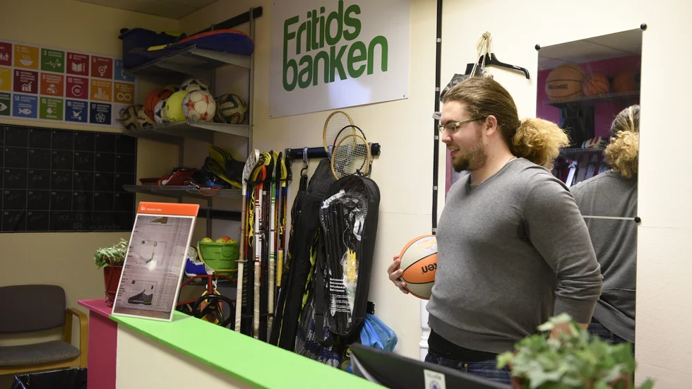 "Fritidsbankerna är utöver att vara en resurs för bättre folkhälsa och jämlik idrott också en arbetsmarknadsinsats."
