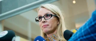 Åtalet mot dejtingligan dröjer ytterligare