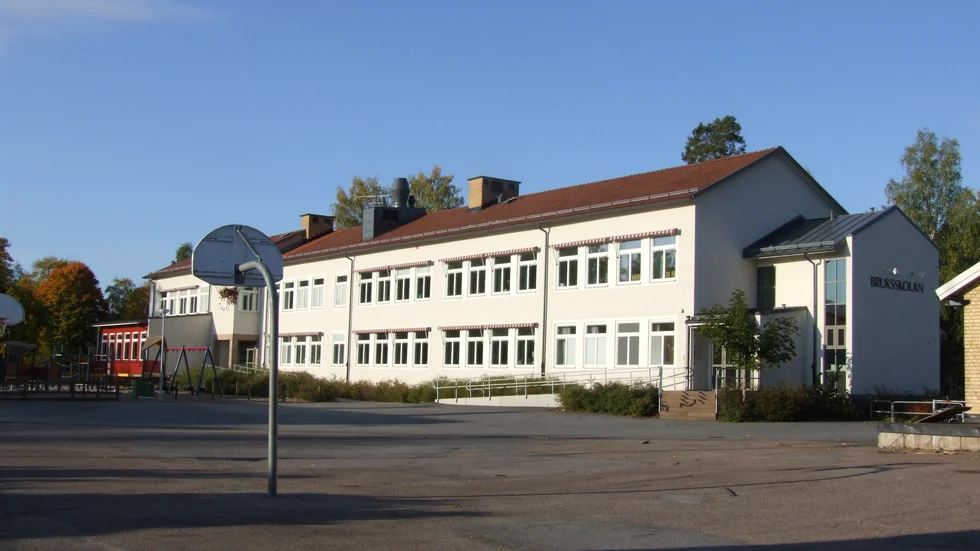 Det har riktats ytterligare hot mot personalen på Bruksskolan i Söderfors. Hoten hänger samman med den kritik som skolan fått ta emot för en lektion i religionskunskap.