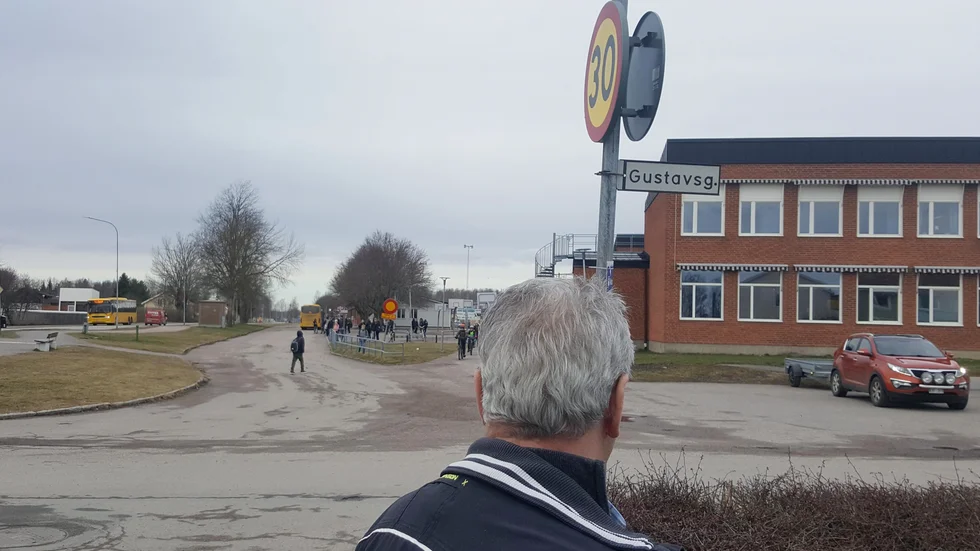 Roland Munther förklarar att han gärna pratar om trafikproblemen på Gustafsgatan och de omkringliggande gatorna. Han vill dock inte visa ansiktet för att minska risken för eventuella problem.