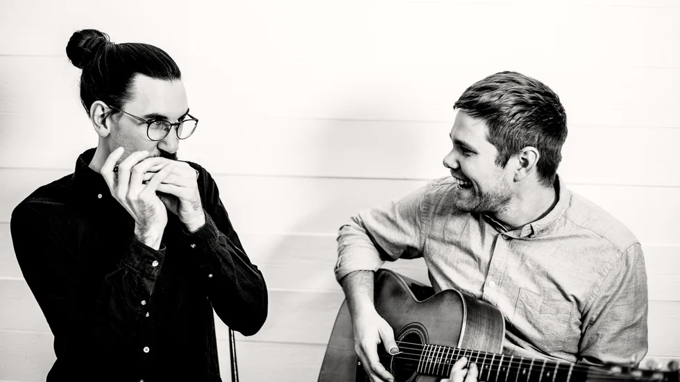 Filip Jers och Emil Ernebro och Filip Jers spelar på Kulturoasen i helgen.