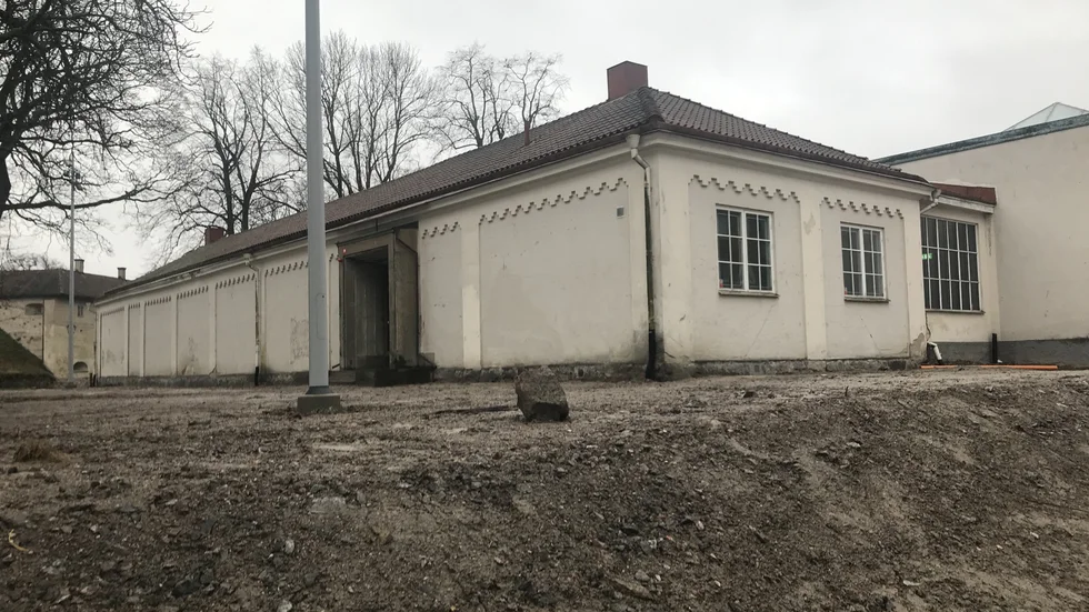 Marken runt den gamla konsthallen är sanerad med det finns cancerogena ämnen under huset. Därför har kommunfastigheter tätat betonggolvet för att inga giftiga ångor ska tränga upp till ölbryggeriet.