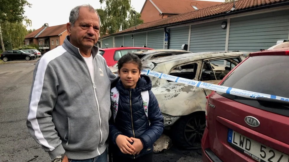 Said Abdali och nioåriga Rosanna Said har fått familjebilen förstörd. 