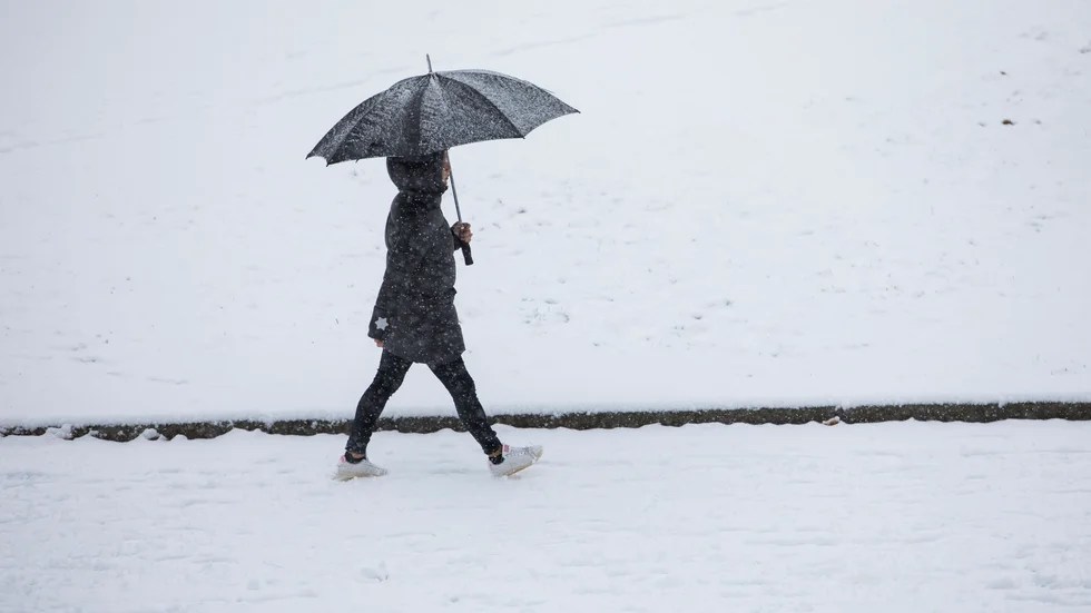 Risk för underkylt regn och hala vägar under tisdagen.