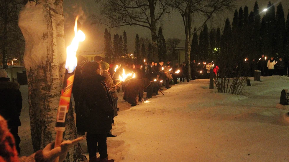 Här en bild från ett tidigare fackeltåg i Norrköping på Förintelsens minnesdag. Olle Vikmång och Thomas Wärfman hoppas på stor uppslutning ikväll igen. 