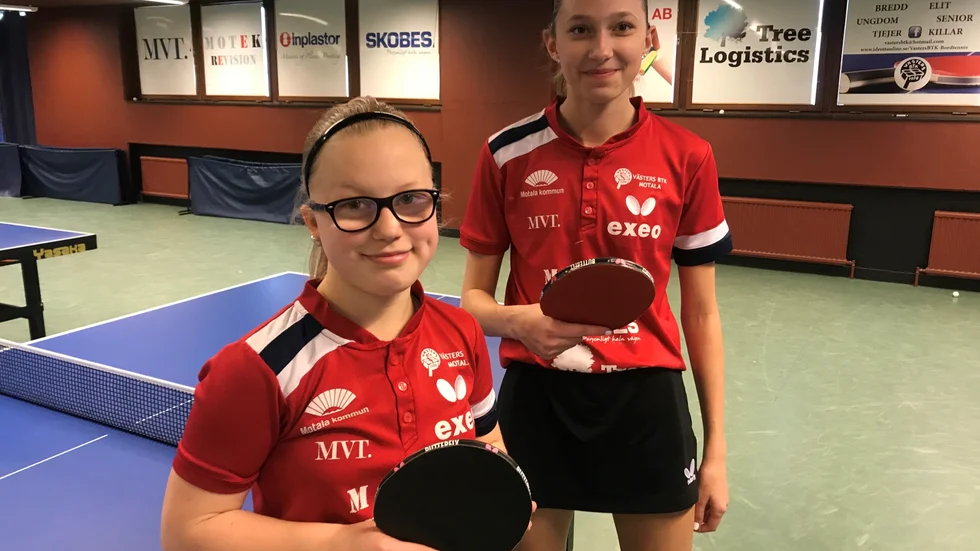 Clara Ellermann ska spela Minikadetter och Felicia Szerman ska spela Kadetter när Safir arrangerar landslagsturnering i Örebro nästa helg. Spelare från 38 länder kommer till spel.