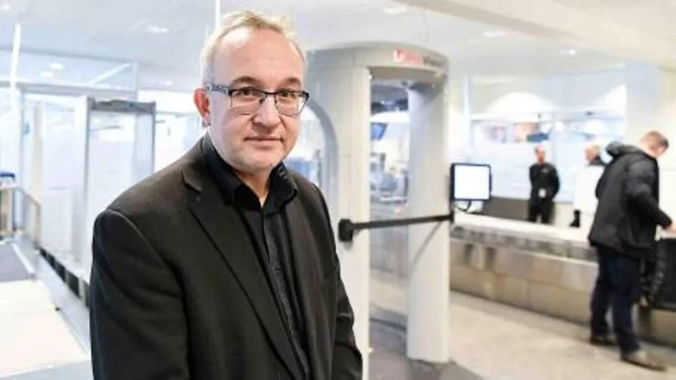 Flygplatschefen Robert Lindberg och terminalen på Skellefteå Airport kommer att möta få resande den närmaste tiden. (Arkivbild)