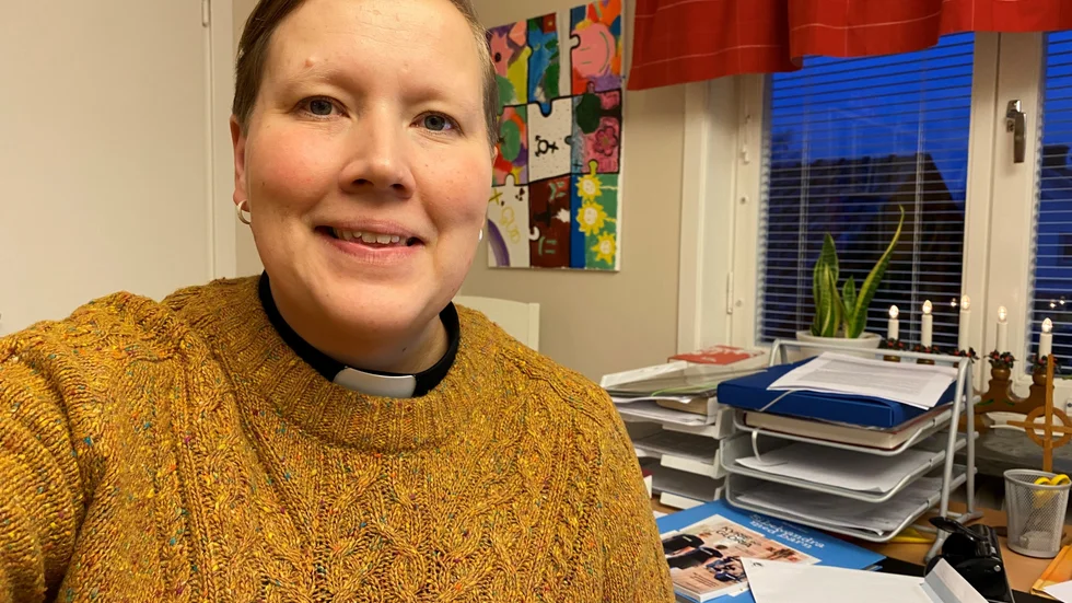 Nathalie Lindén Olivefalk, präst i Tierps pastorat, ska leda träffar på Hållnäshalvön där människor möts och lagar mat tillsammans. Hon tror att de ska leda till ökad samhörighet på halvön.