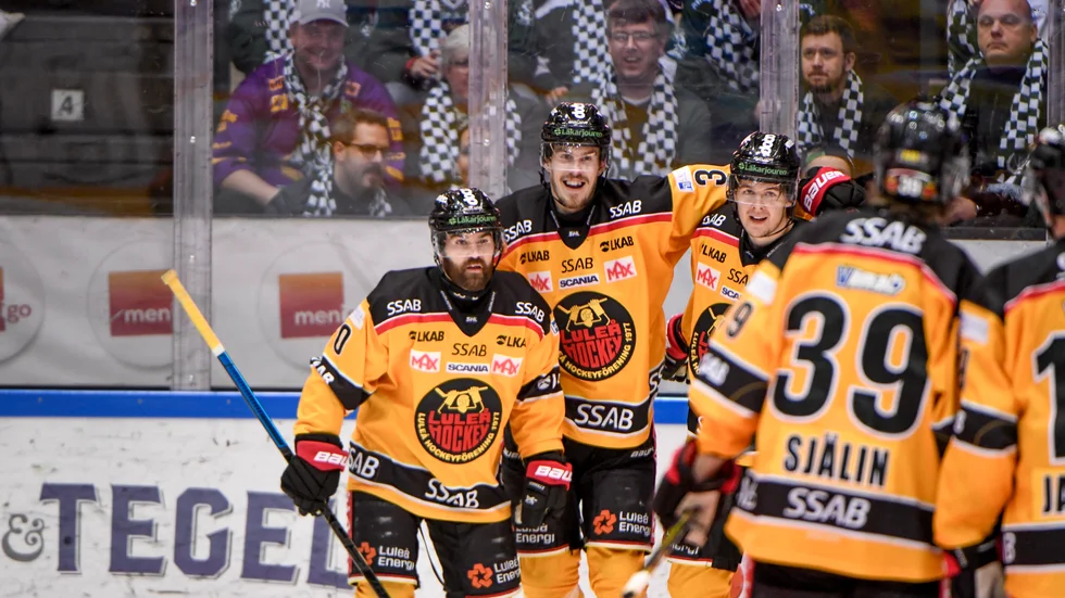 Emil Larsson gjorde säsongens första mål mot Färjestad.