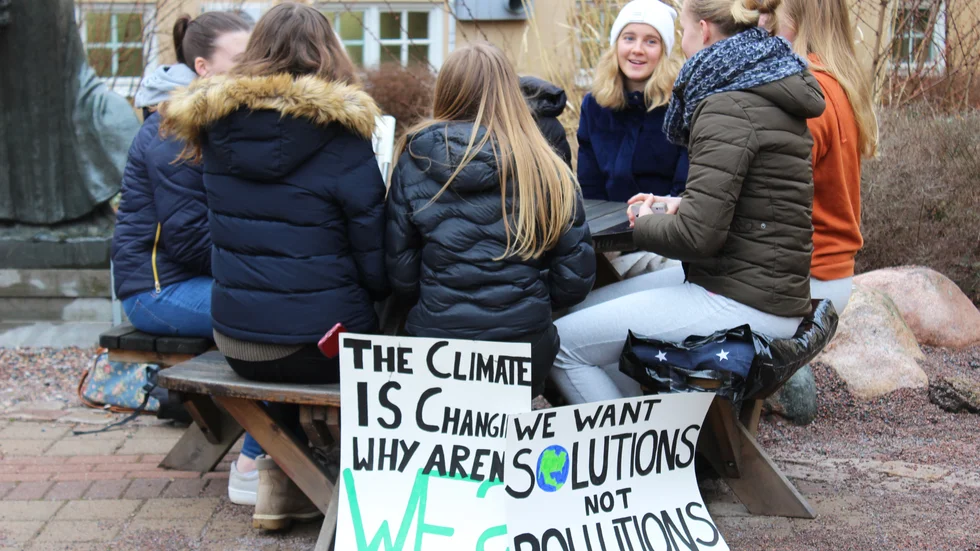 Vadstena är en av de platser där det genomgörs en klimatstrejk, här initierad av några högastadieelever.