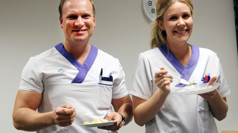Gustaf Jörneus och Julia Nyström ingår i teamet som jobbar med diabetespatienter. I arbetet ingår allt från kostråd och fotvård till medicinering. 