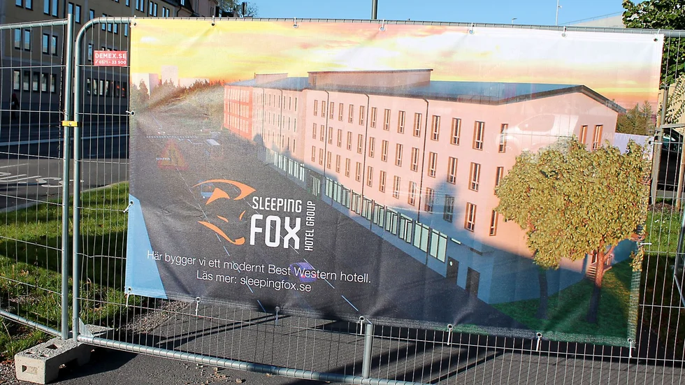 Under byggnationen av det nya hotellet vid parkeringshuset Akilles  kommer en del av Västra vägen att stängas av. 