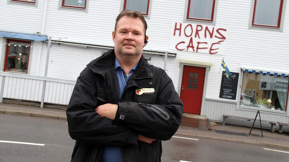 Det är den lokala fastighetsägaren Erik Stefansson som tar över kafébyggnaden i Horn, med målet att hitta en arrendator som driver verksamheten vidare. 