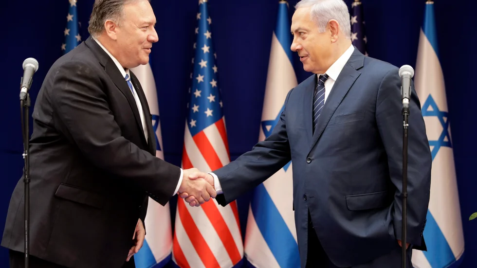 Benjamin Netanyahu, t h, känner fullt stöd från USA och utrikesminister Mike Pompeo.