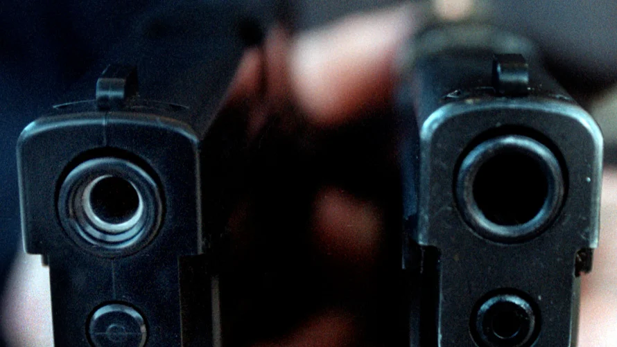 En pojke blev hotad med en "soft air gun" mot huvudet.