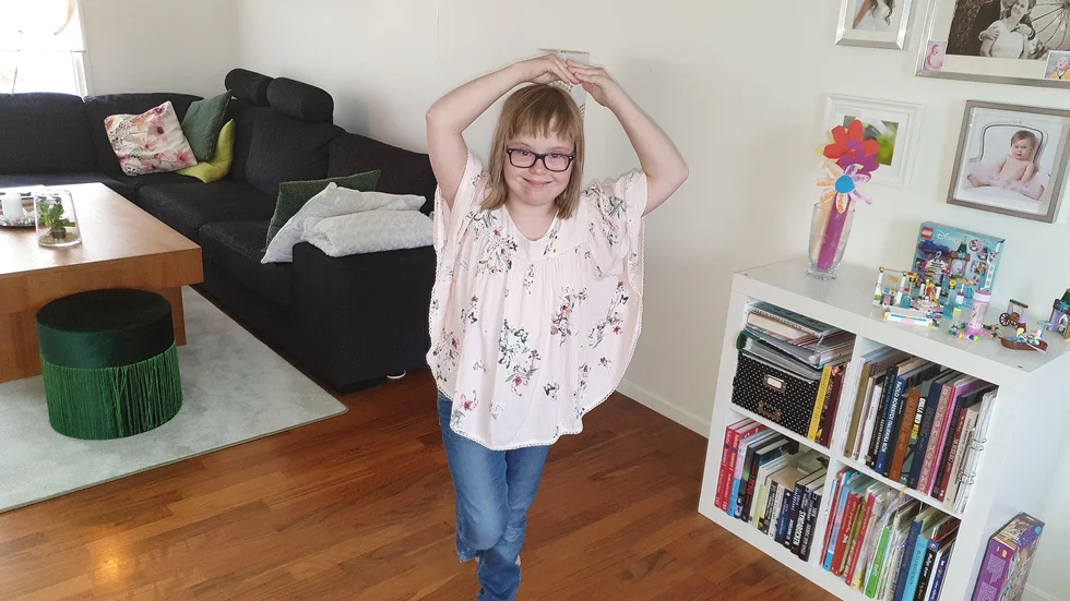 Maja,11, visar upp en av sina danser.