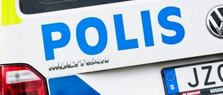 Påverkad förare hade kniv och yxa i bilen