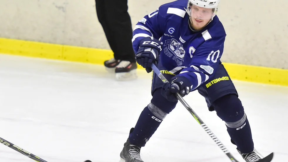 Niclas Claesson har god rutin på det här med spel i hockeytvåan och gillar läget nu när alla lagen börjar om från noll.