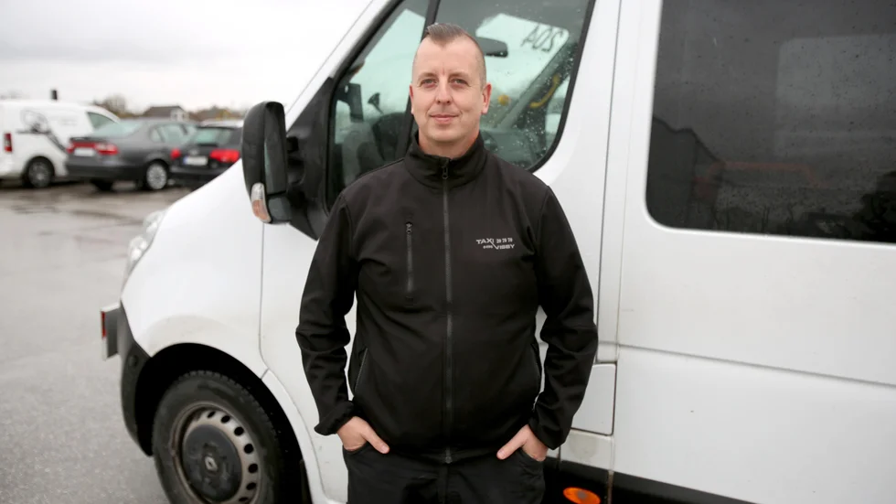 Jimmy Leandersson och Taxi Visby kräver omförhandling av avtalet. Samtidigt som Funkisam hotar med DO-anmälan.