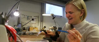 Malin skapar minimalistiska smycken