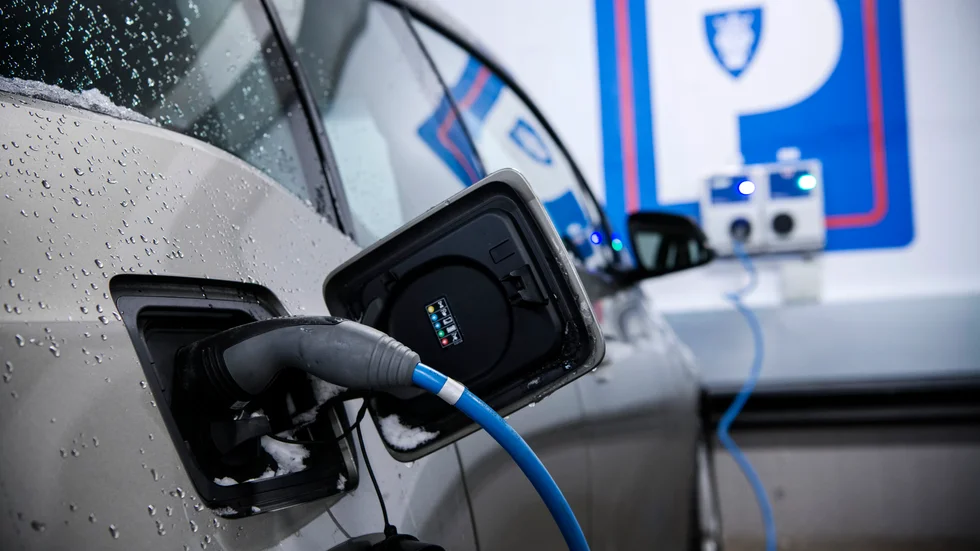 Elbilar som säljs i dag har så pass stora batterier att man kommer 35-40 mil på en laddning.