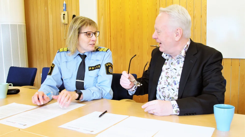 På måndagen undertecknade Liselott Jergard, lokalpolisområdeschef, och Göran Dahlström, kommunstyrelseordförande, 2020 års medborgarlöften och samverkansavtal. 