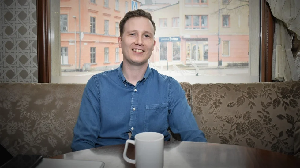 Fredrik Mejster spårar svenskättlingar för tv.