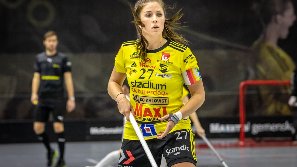 Endres kapten Sara Steen blev kvar i Karlstad över natten, efter smällen hon åkte på i söndagens match.