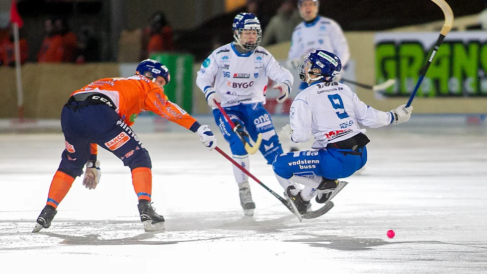 Albin Rohlen fälldes, reste sig. Slogs omkull igen. För att bara resa sig upp och vinna nästa närkamp. Det här var en sådan dag då IFK bara hade bestämt sig.