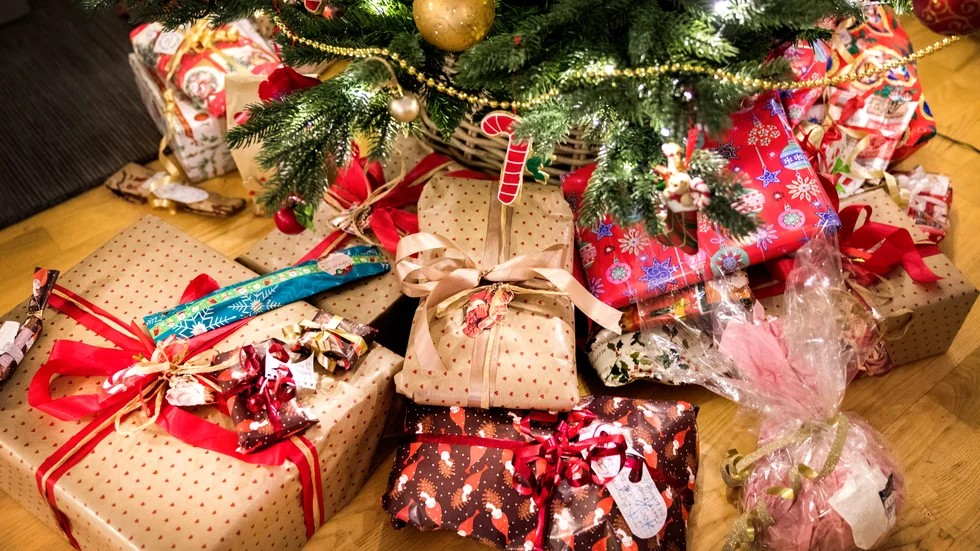 Var tionde svensk har sålt vidare en julklapp i hemlighet. 