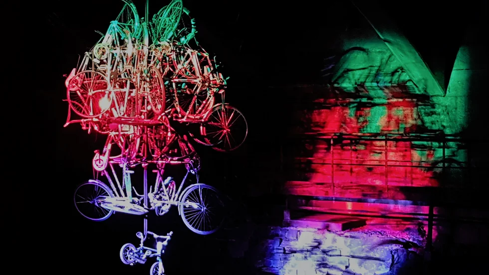 "Cykeldisko" finns under Järnbron, där 17 cyklar som plockats upp ur Strömmen har tagits omhand på ett lite kreativare sätt...