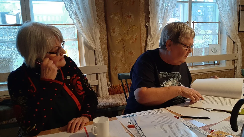 Christina Fogelvik och Margaretha Anderson har båda haft Märta Bucht som lärare när hon vikarierade på läroverket under 1950-talet.