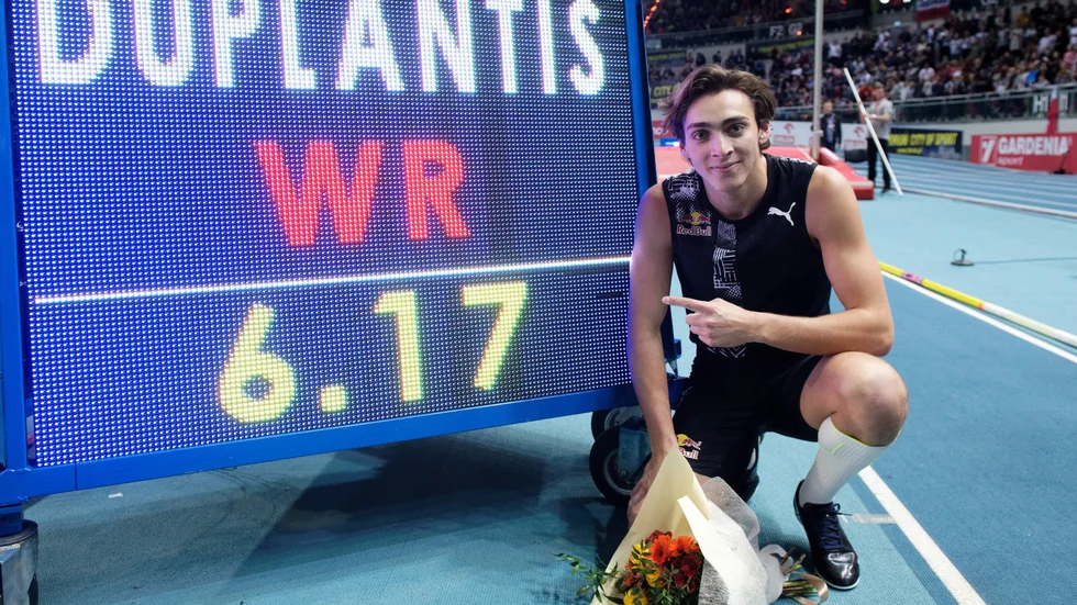 Armand Duplantis slog världsrekordet i stavhopp när han hoppade 6,17.